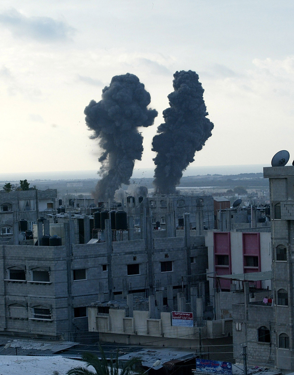 中东火药桶又爆了,34枚火箭弹突袭以色列,以军7天连炸两个国家  自