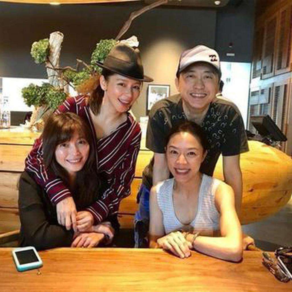 年近六十的庾澄庆再次当爸,张嘉欣二胎产子,为夫家再添一枚新丁