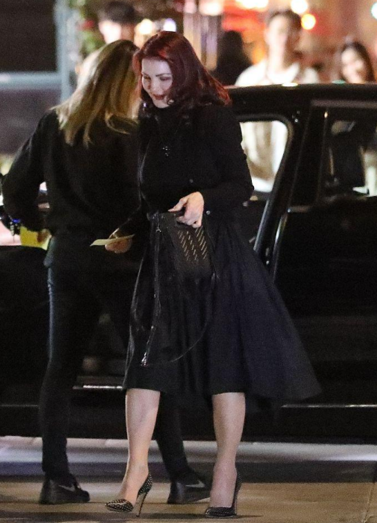 圣莫妮卡,猫王遗孀普瑞希拉·普雷斯利(priscilla presley)和家人一起