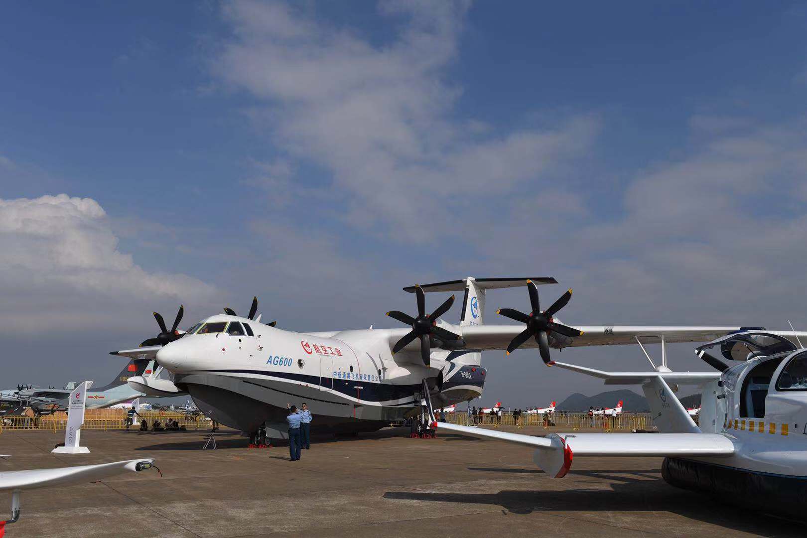 cr929样机揭幕 中国大飞机齐聚珠海