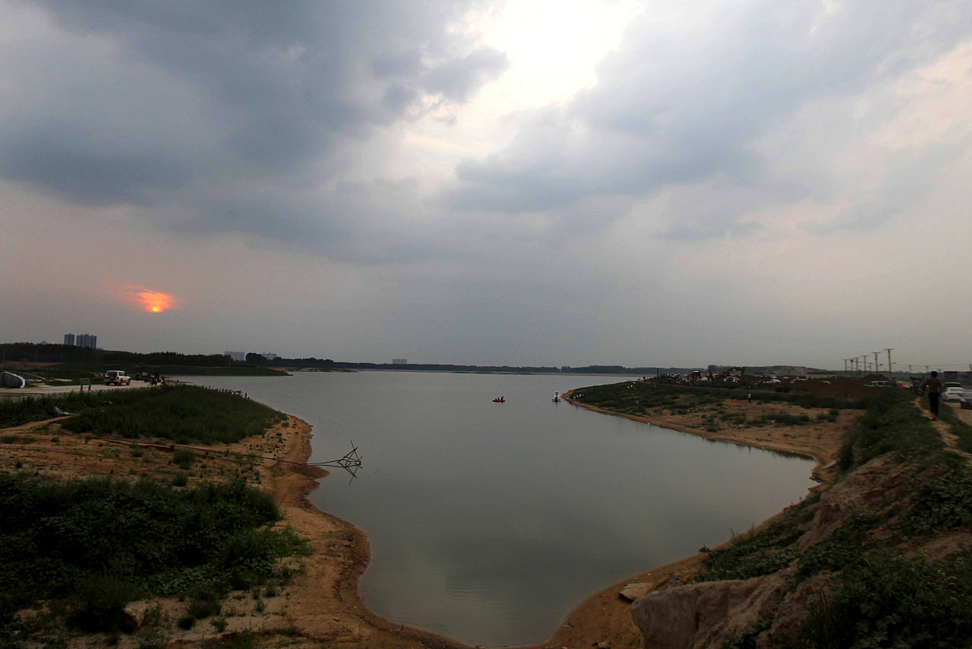 其中,常庄水库以其碧波荡漾,风景如画的景致,成为了市民们休闲垂钓的