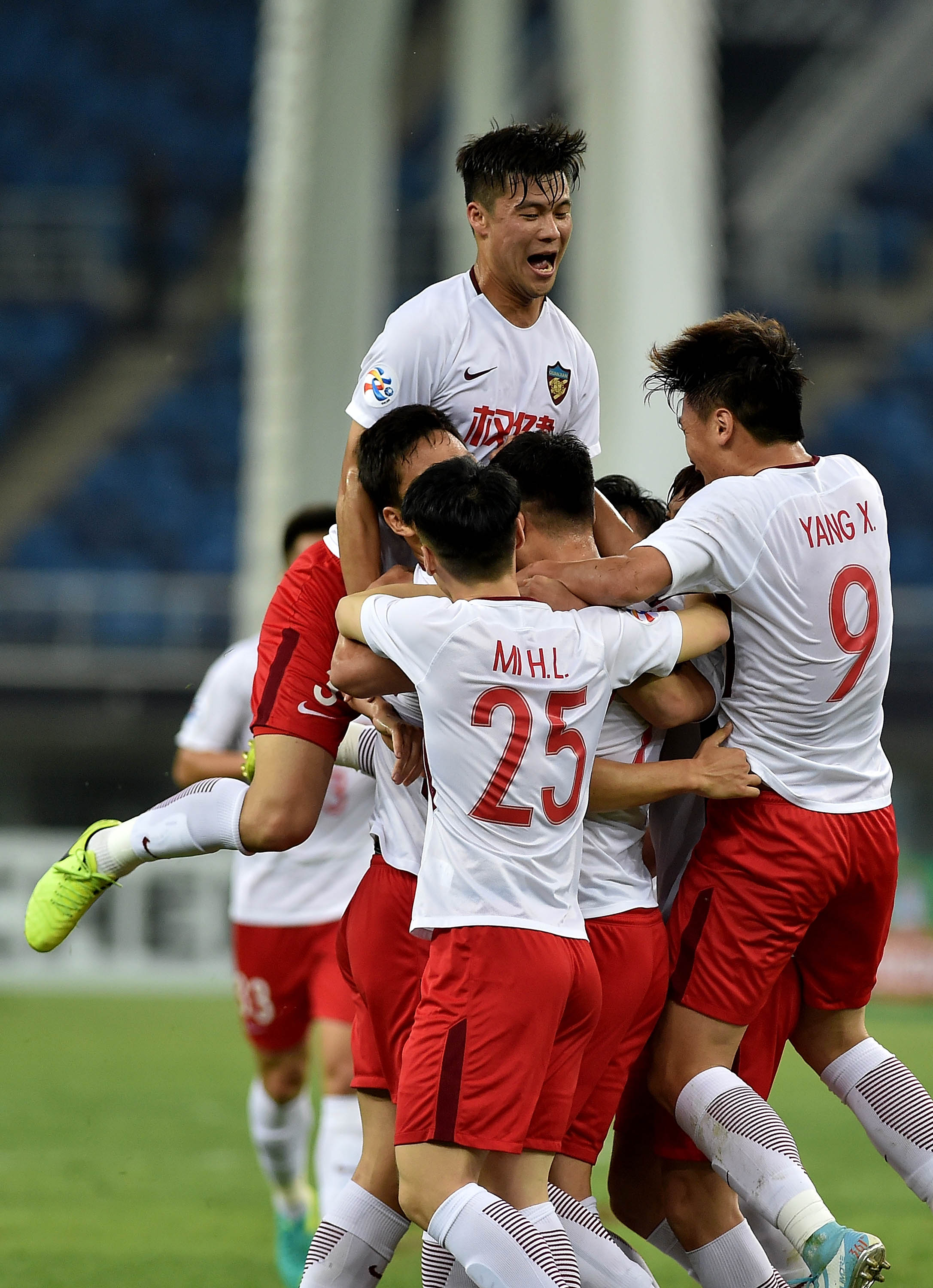 足球——亚冠联赛:天津权健对阵柏太阳神(6)