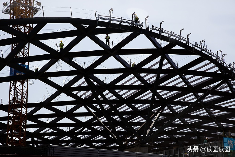 《编网织梦》徐行 摄