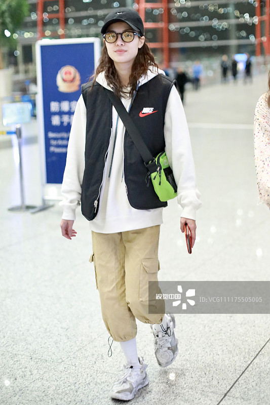 2018年11月7日,北京,钟楚曦机场街拍.