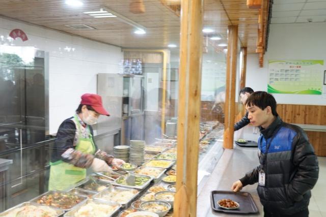 餐饮安全点点手机就看见 去年宁波新建阳光厨房683家