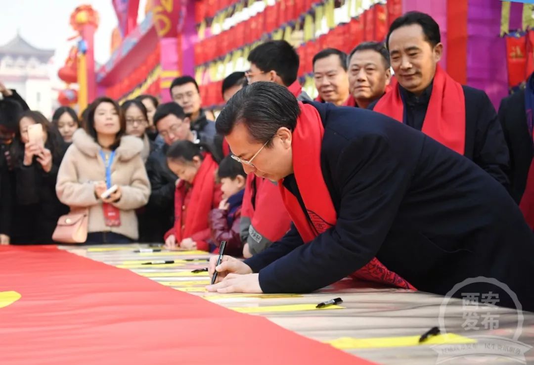 大年初一!王永康李明远走上街头拜大年,邀您来西安过最中国的年!