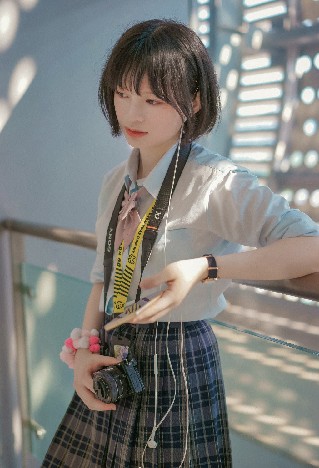 jk制服:小姐姐帮我拍一张照片啊,要帅