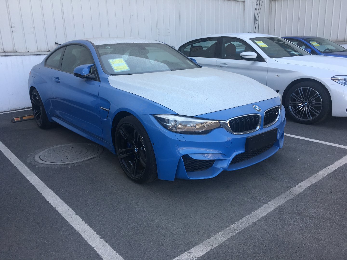 全新宝马m4阿布扎比蓝色的前脸