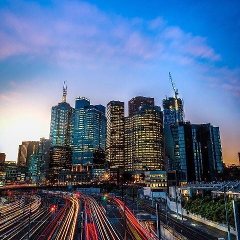 现代化的生活和快节奏的城市,但它拥有极为独特的风景