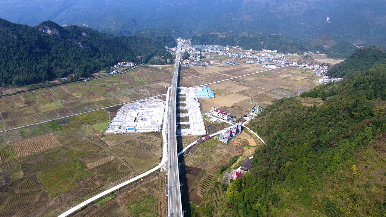 龙山高铁图片