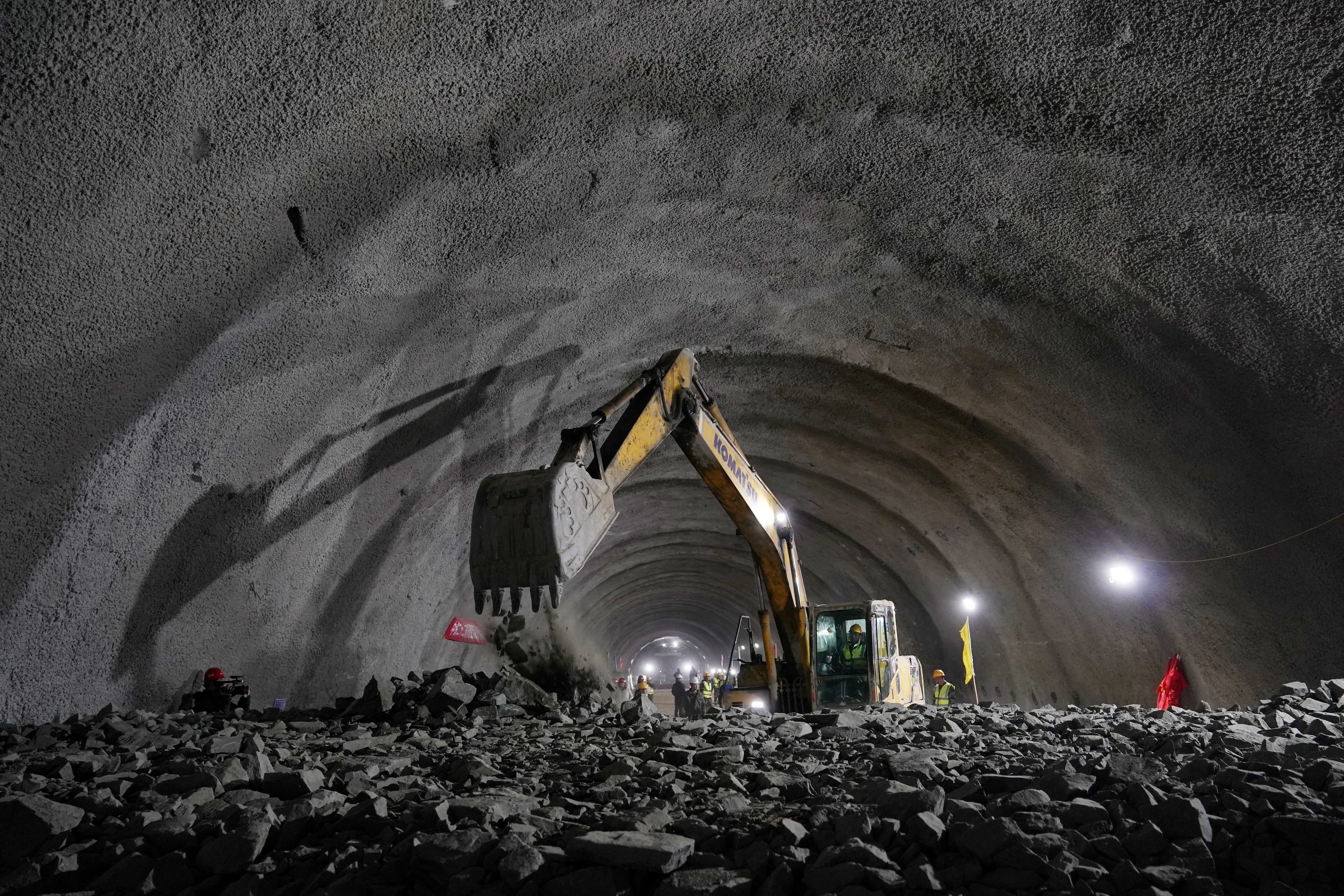 京沈高铁全线隧道贯通(4)