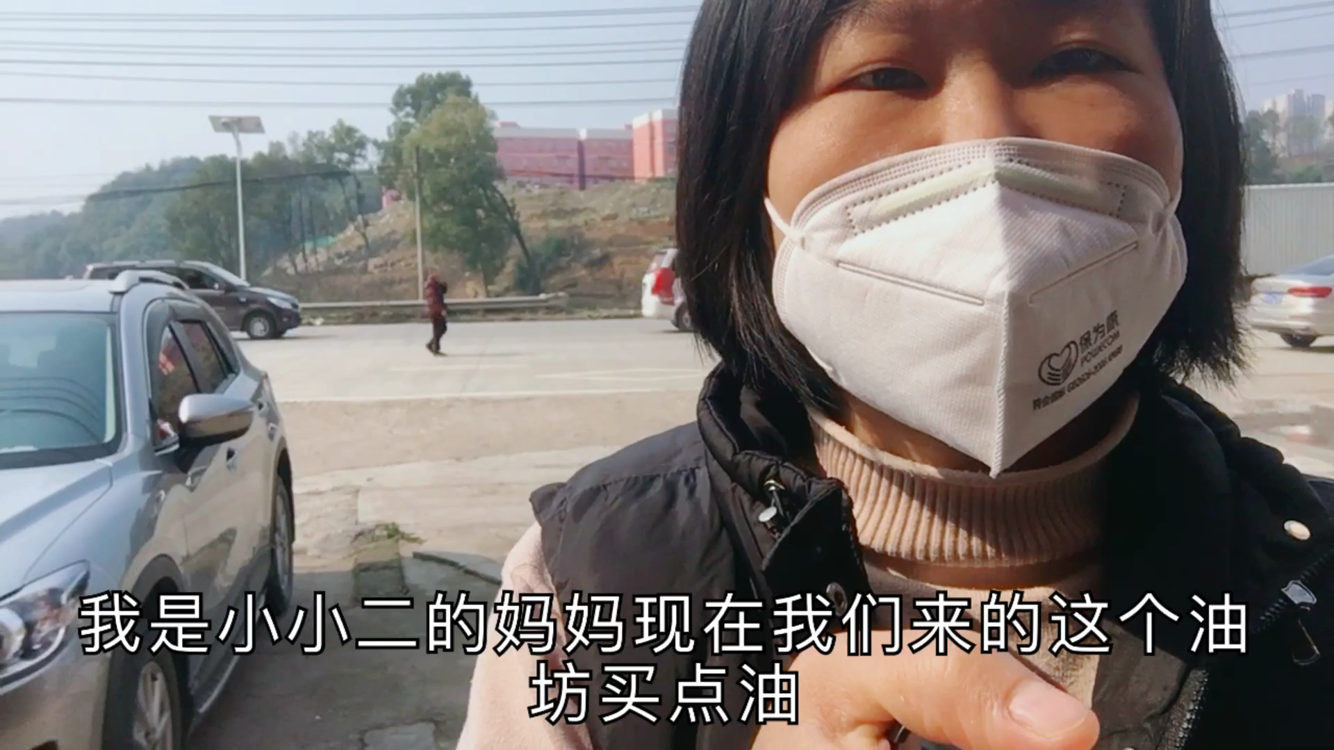 农村小伙和老爸去买油,花生油十五一斤,菜籽油十块一斤,嫌贵