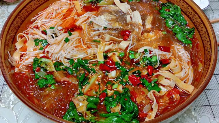 豆腐皮跟粉条这样做,麻辣过瘾,下饭解馋