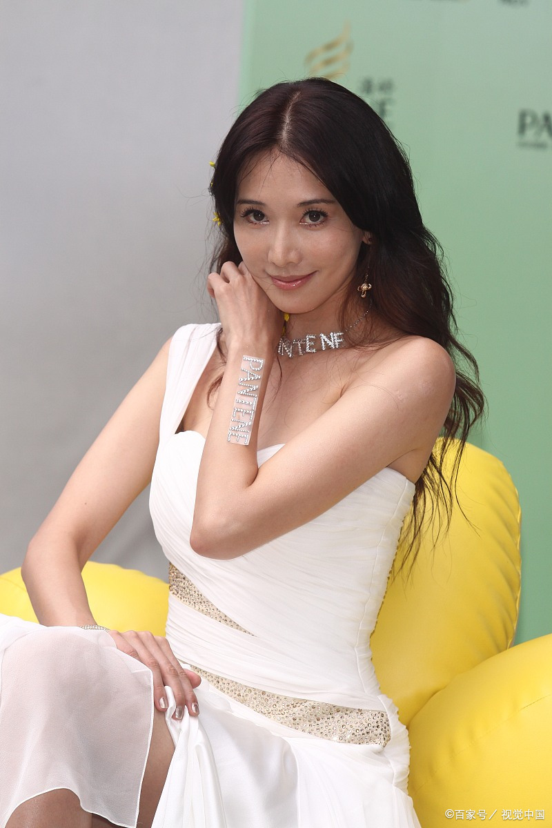 马来西亚的明星们活跃在各个领域,包括影视,音乐以及主持等.
