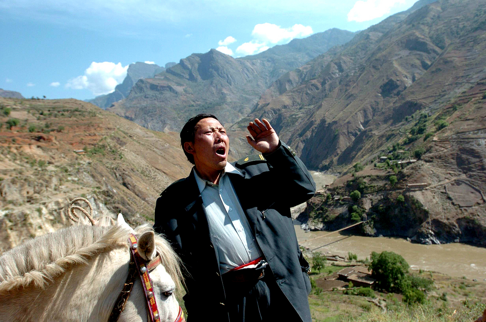 受邻居吴叔美声启发踏足声乐之路并获奖无数!