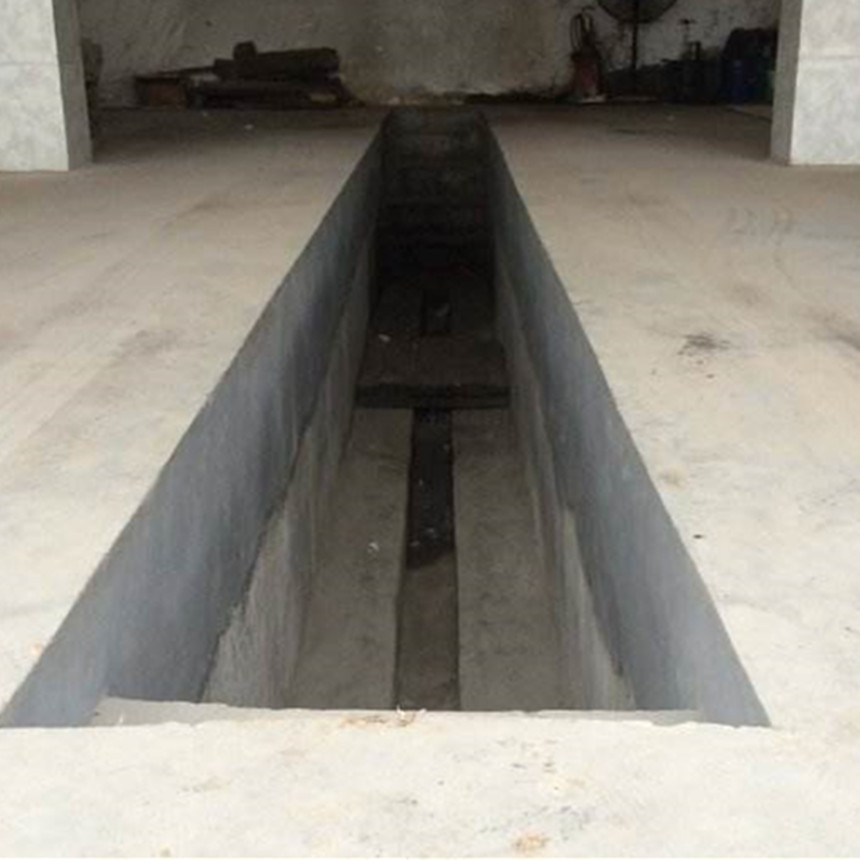 当时举升机还比较稀少,车间里有五,六条地沟