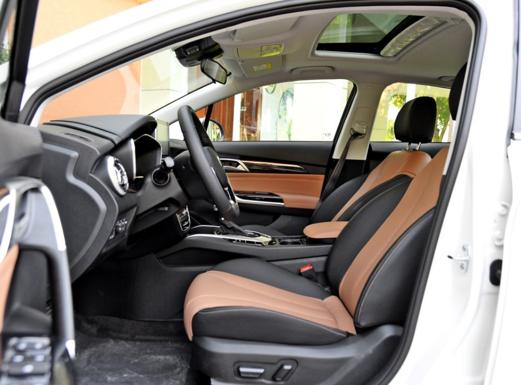 北汽昌河a6cvt尊贵版,外观很漂亮,深受大众喜爱