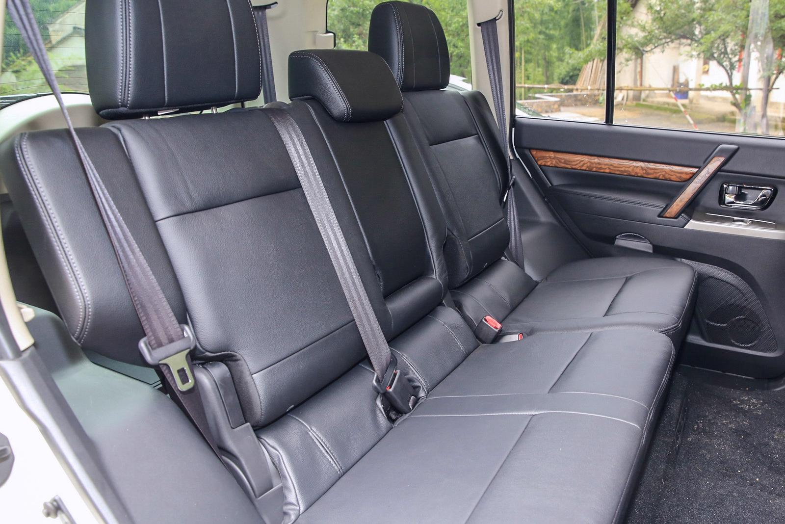 帕杰罗(进口),非常独特的外形设计,优美的车身线条,性价比非高