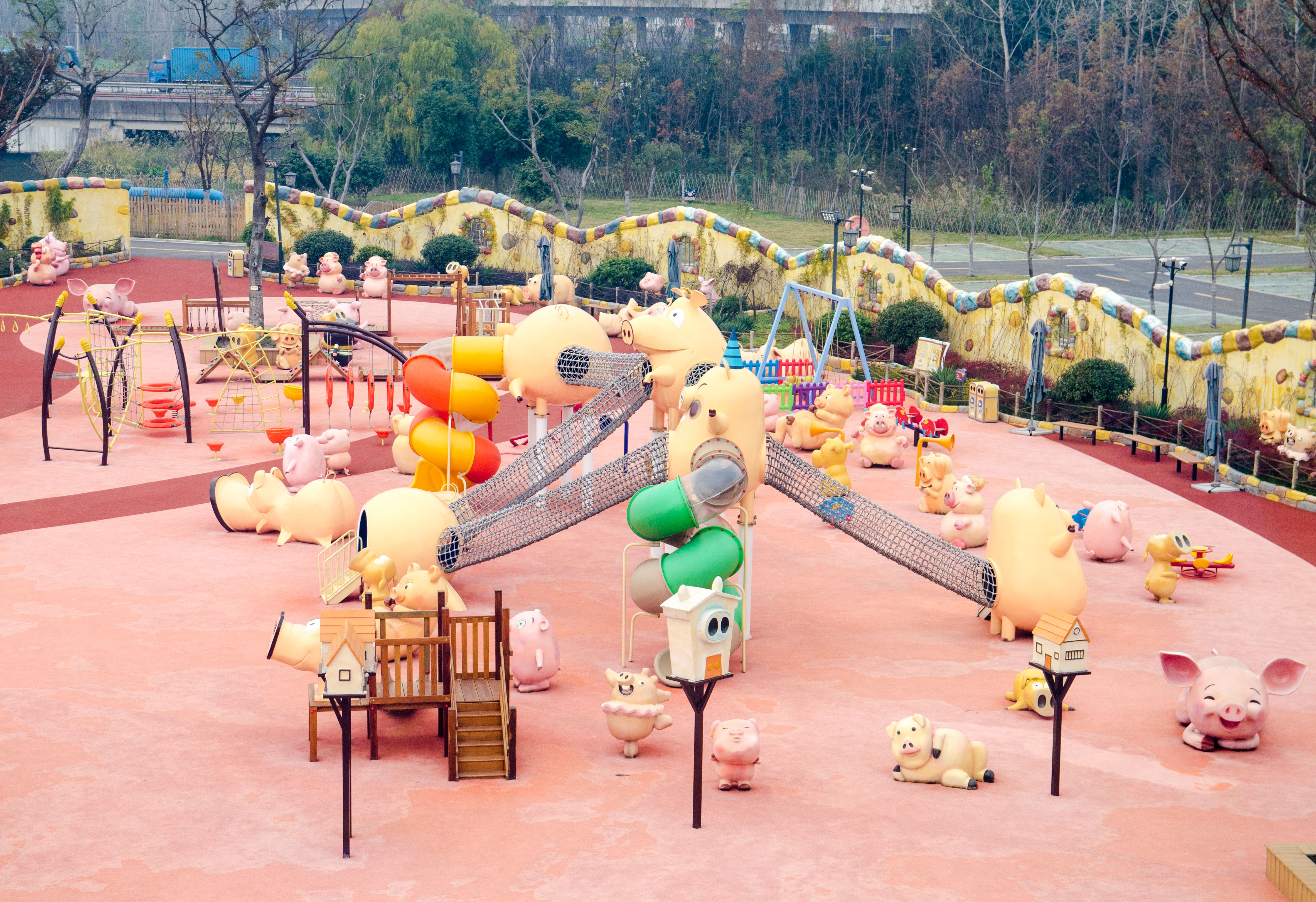 猪年即将来到,浙江一家主题乐园嗨翻天,全国第一家猪主题乐园