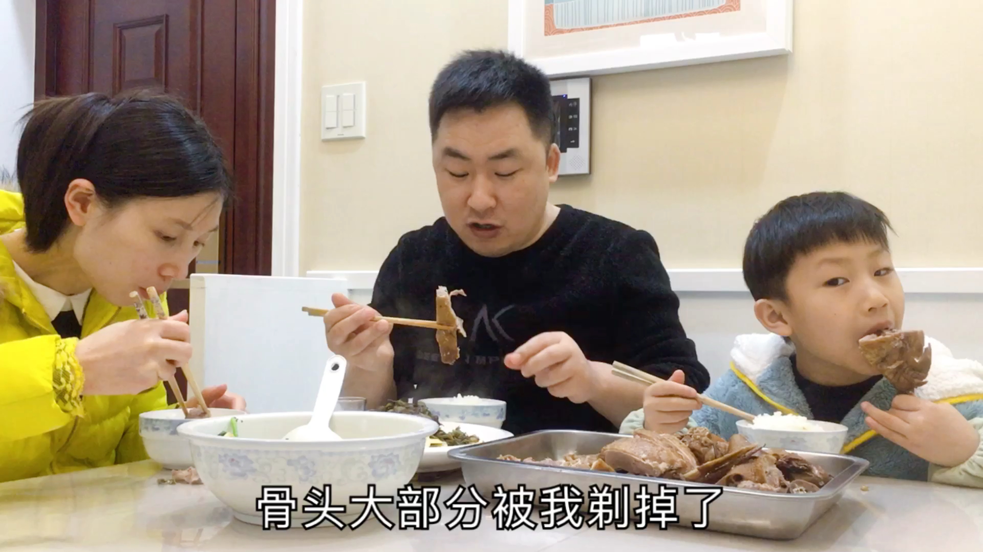 1只卤鹅7斤重,3个春笋和绍兴的咸菜一起蒸,又香又下饭,看饿了