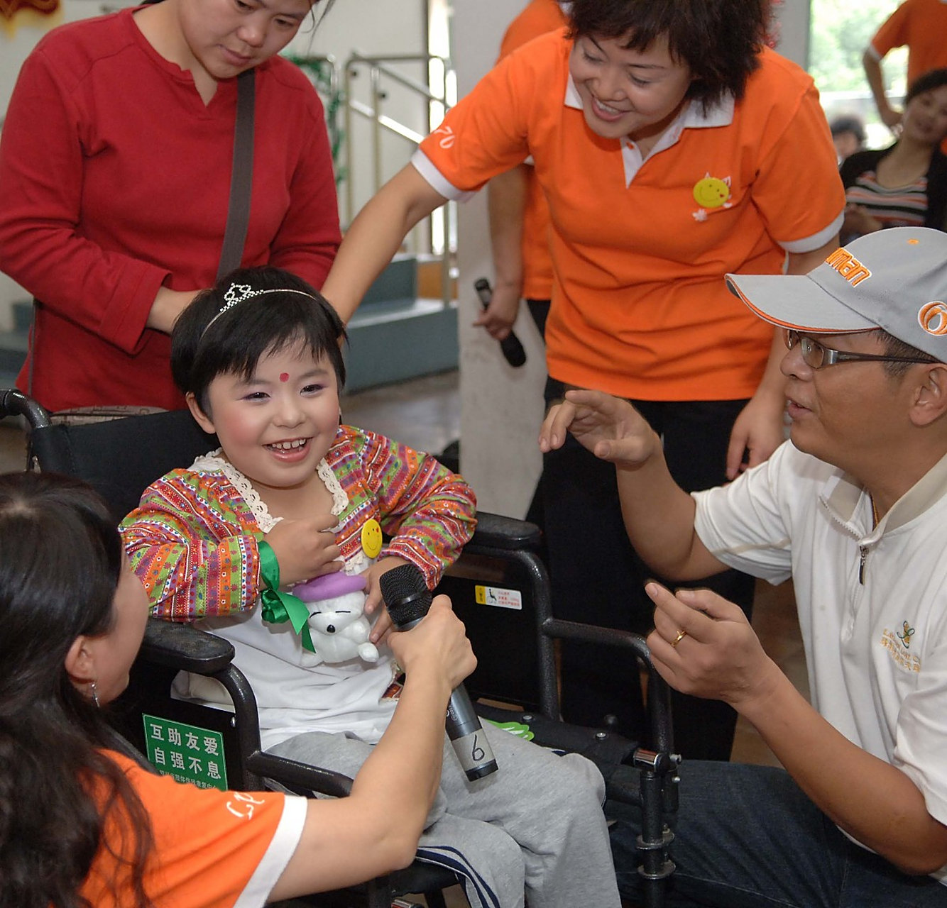 我叫李薇,今年25岁,是一名聋哑人.