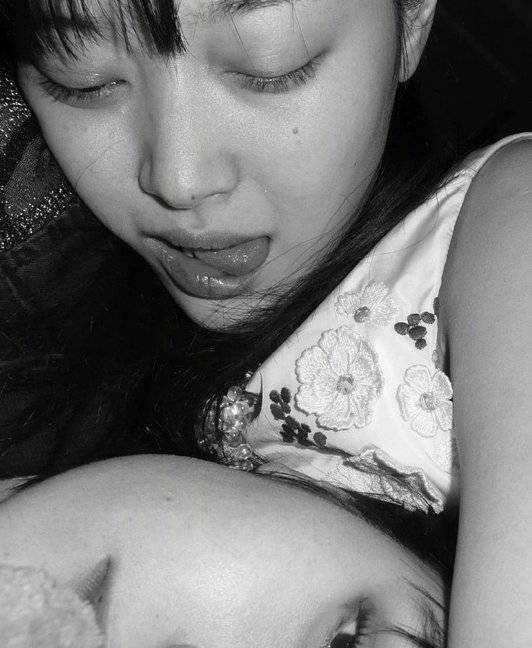 雪莉参加派对被偷拍,满是亮点的照片被网友看到后都表示不能淡定