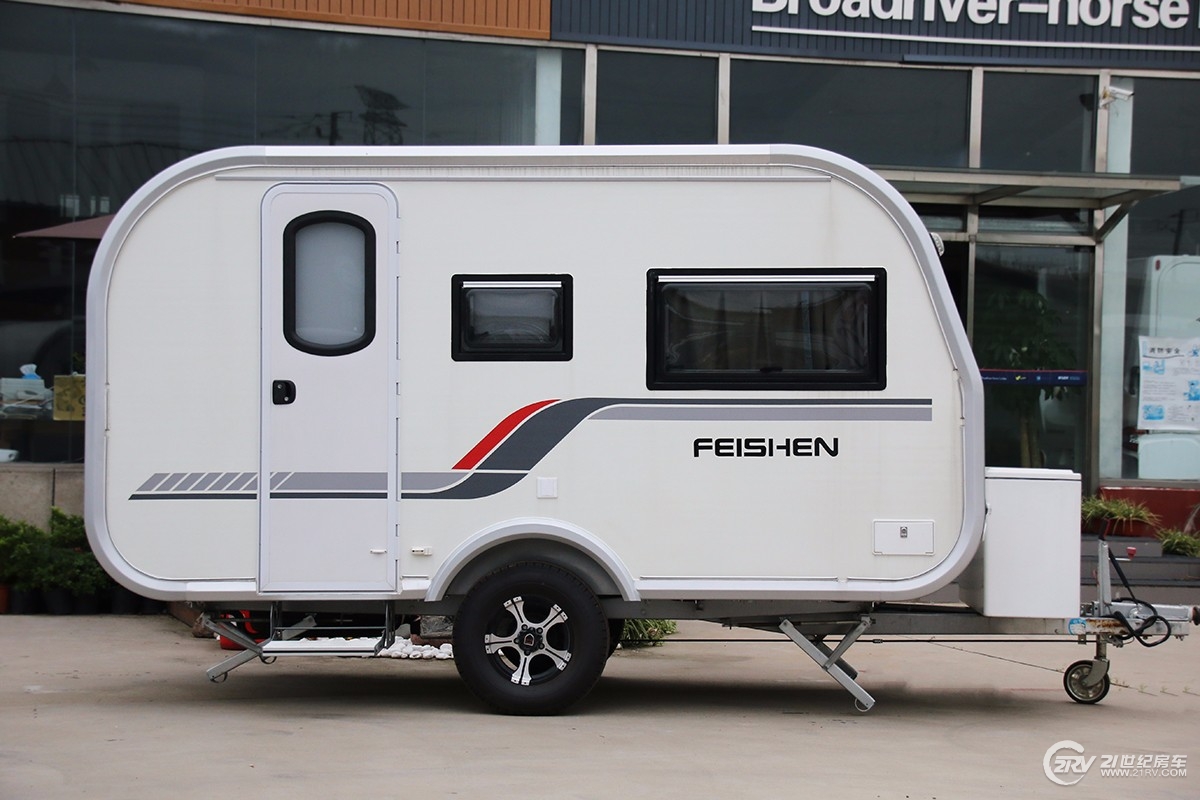 这么小空间居然能睡4人?飞神9012公路拖挂房车简析