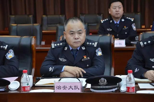 浐灞警方广听民意警民联动媒体参与共同推进扫黑除恶