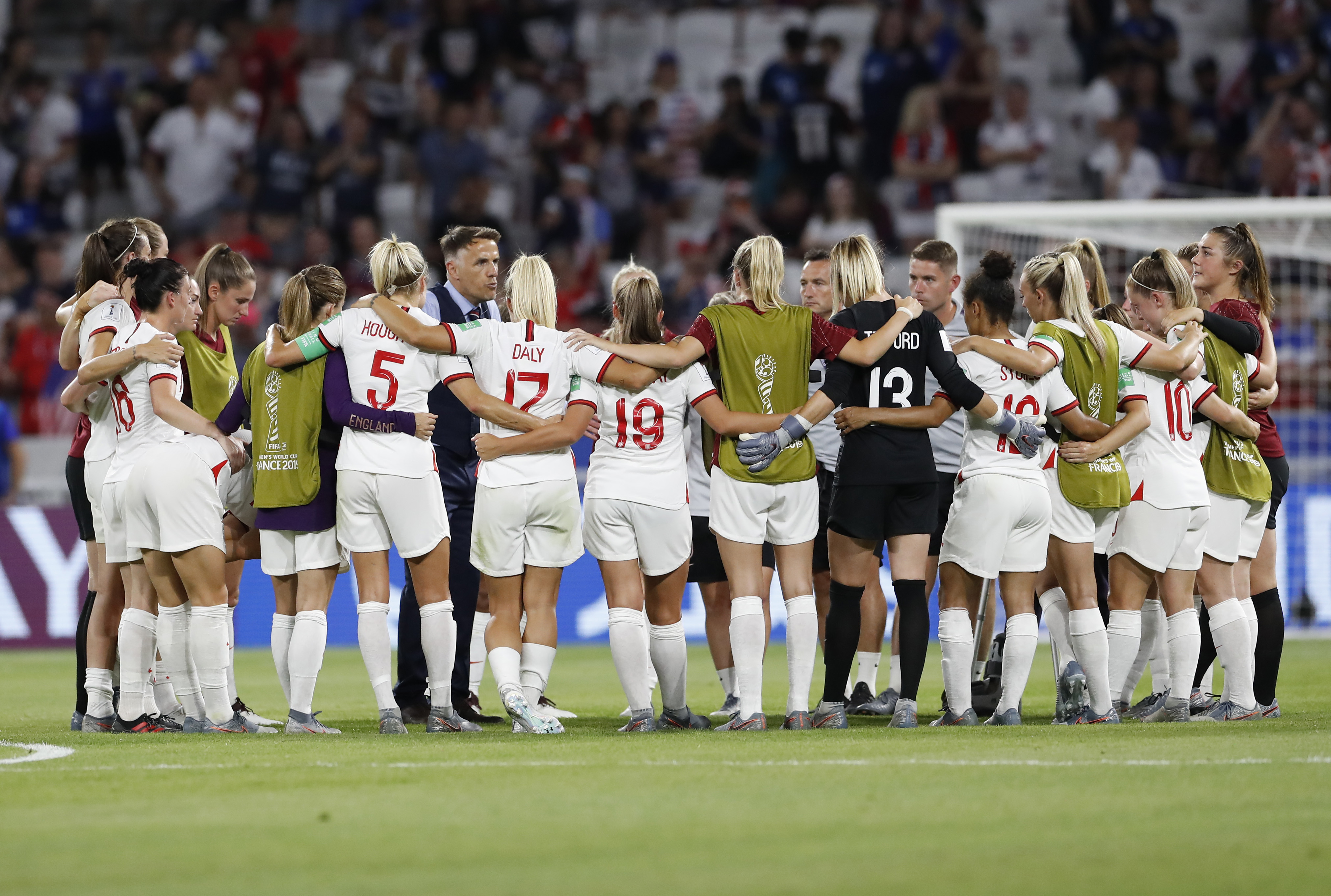 英格兰女足无缘决赛 主帅内维尔不留遗憾