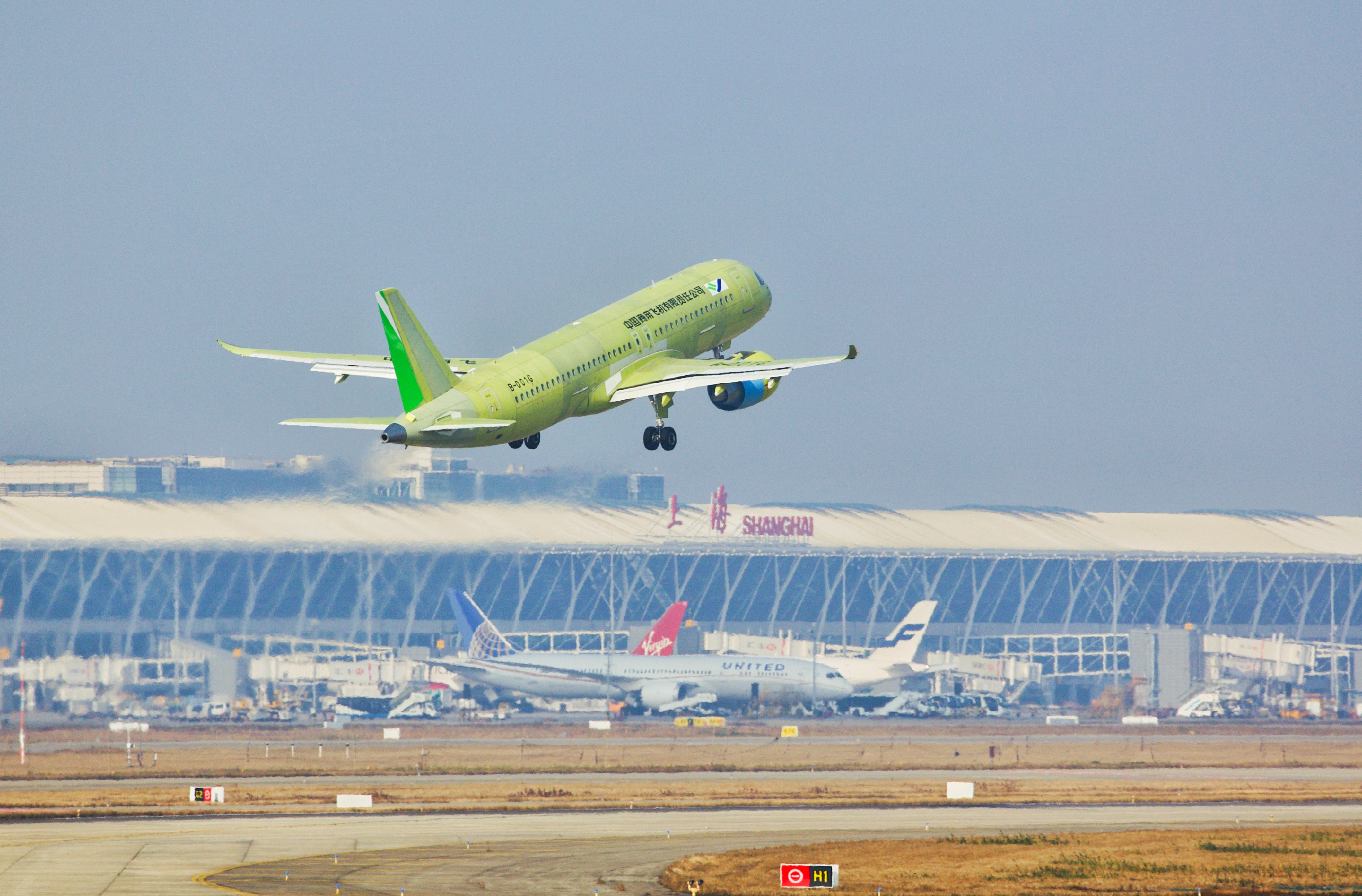 c919大型客机106架机首飞成功 正式进入"6机4地"大强度试飞阶段(2)