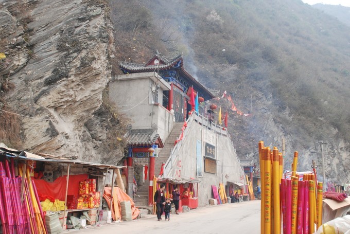 旬阳县小河镇棋盘村仙姑碥