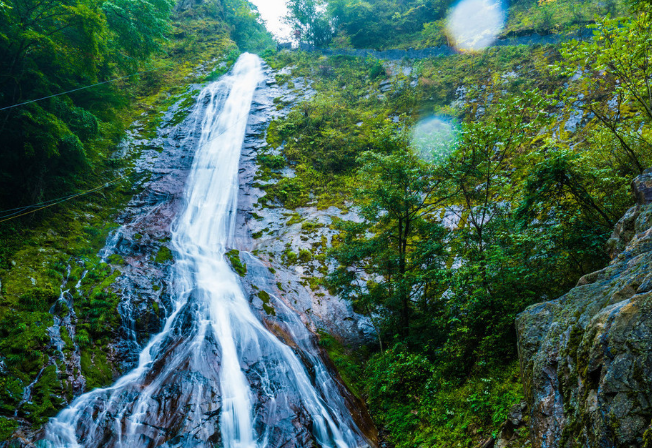 琼海万泉湖瀑布,风景最优美,气候最宜人,旅游资源最丰富的旅游风景区