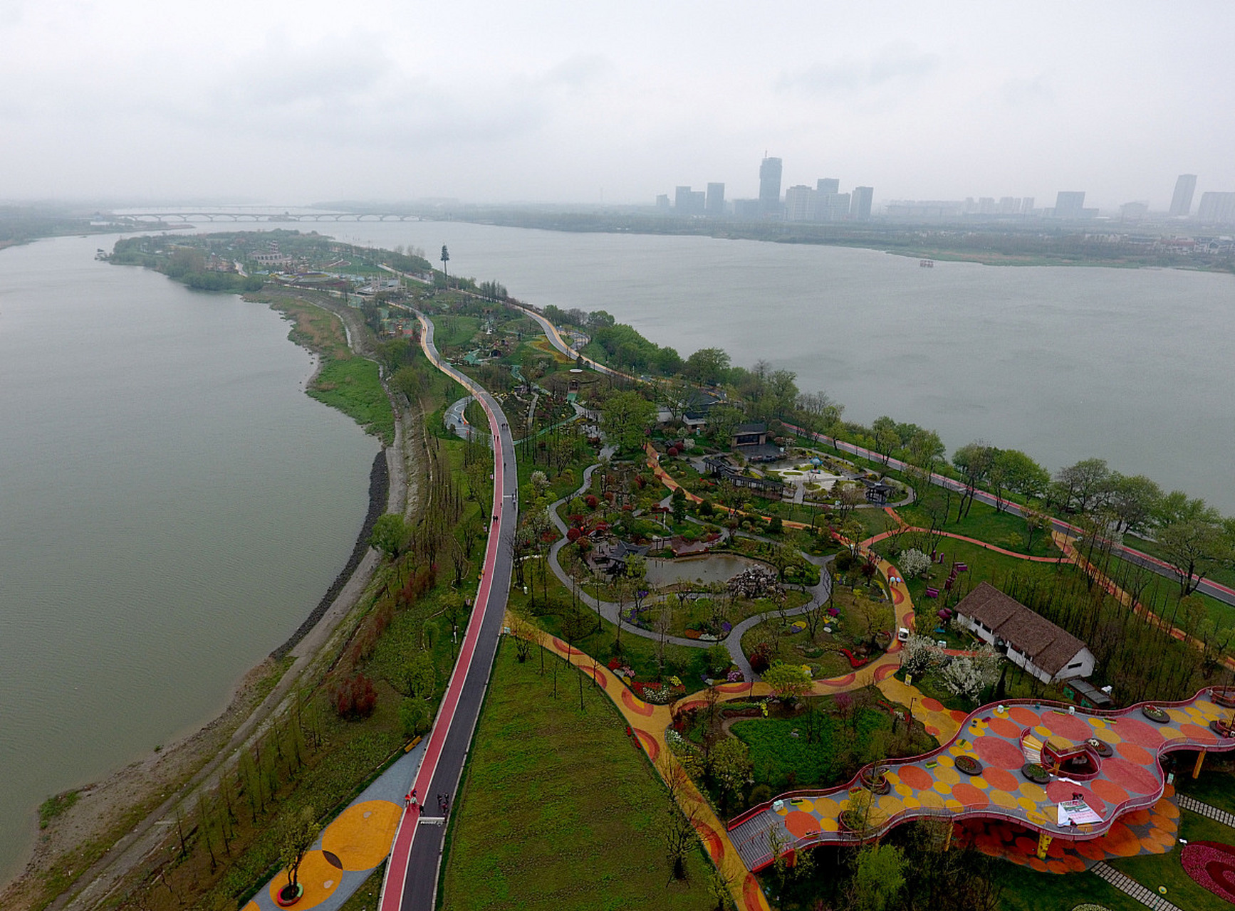 镜头里的春天#  春日的岳阳三江口湿地公园,是生命的狂欢节.