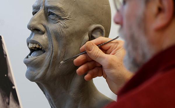 实拍蜡像馆制作蜡像的全过程,每一步都精益求精