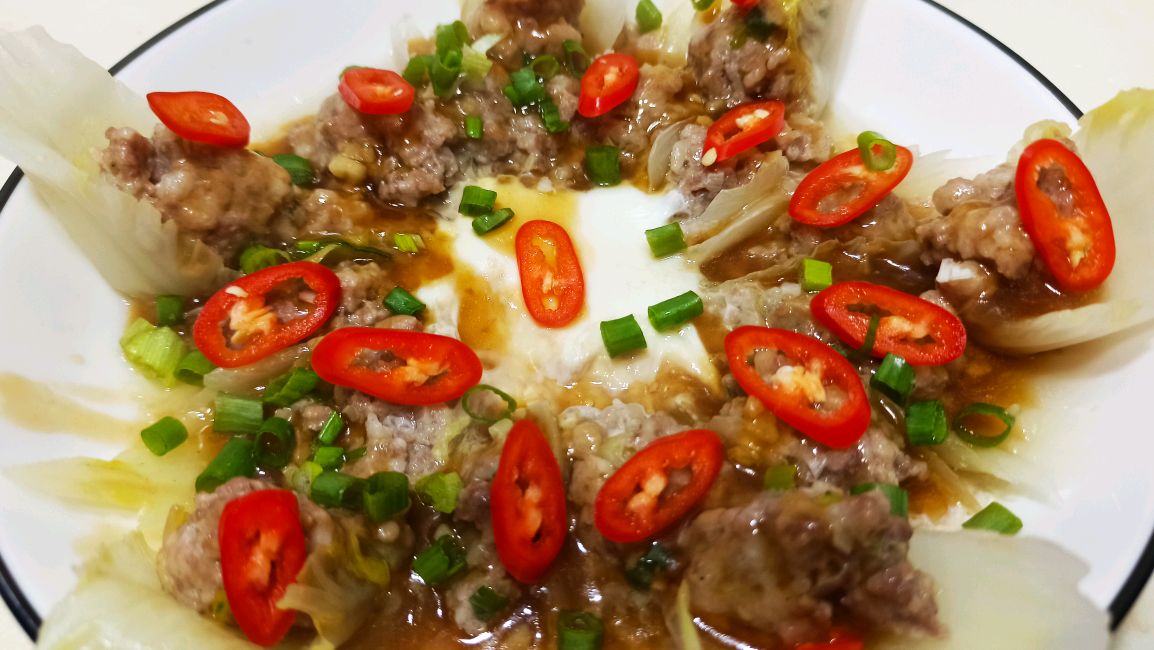 雄雄用猪肉和白菜做一道“花开富贵白菜”,味道爽口好吃