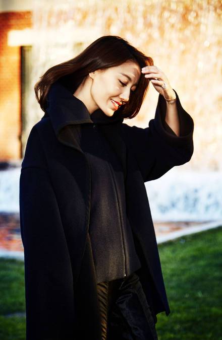 36岁高露气质感从未改变过,剪了波波头短发后,秒变18岁气质女神