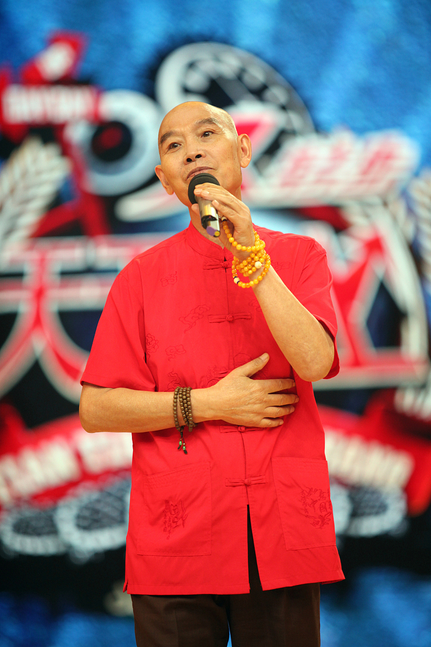 李伯清的第一次婚姻始于1976年,当时他与同为演员的陈英结婚