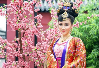 隋唐英雄:纪鸾英九环双双爱慕薛刚,薛刚最后选了她,早有铺垫!