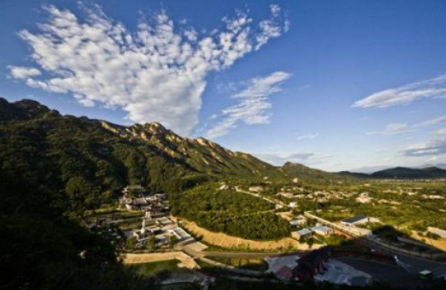 到黑山寺村品味春光,感受充满古朴感的禅意世界