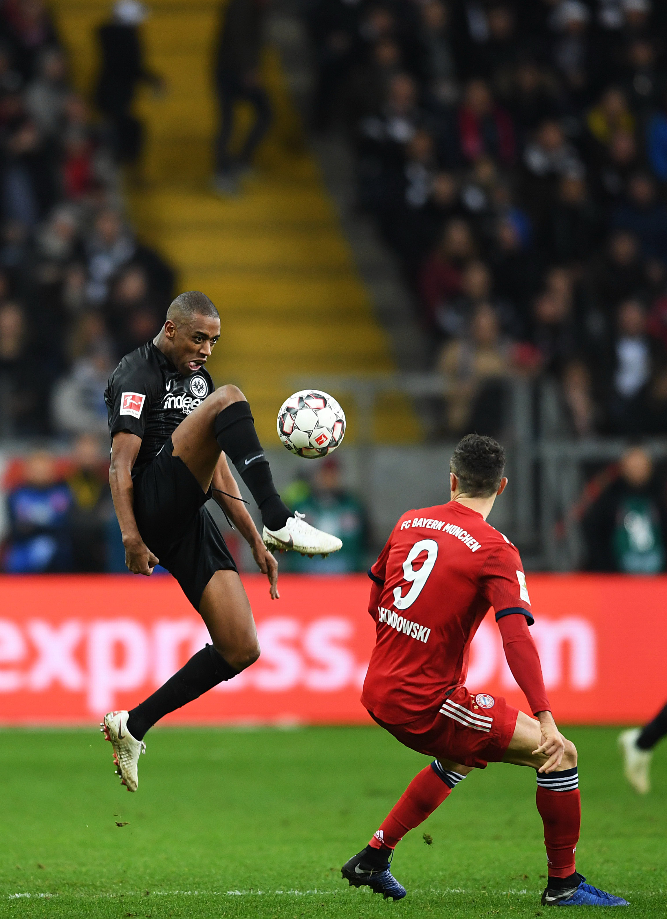 足球——德甲:拜仁慕尼黑胜法兰克福