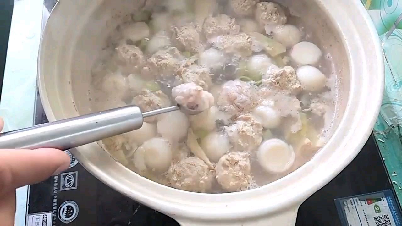 早餐做上一道萝卜虾仁肉丸汤,鲜香好喝又营养