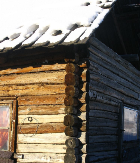 东北大兴安岭林区山村农家雪景,木刻楞民居,好喜欢啊!