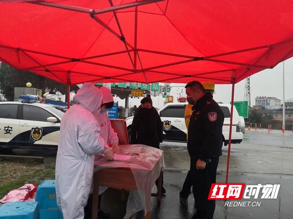 疫情防控 常德鼎城交警在行动