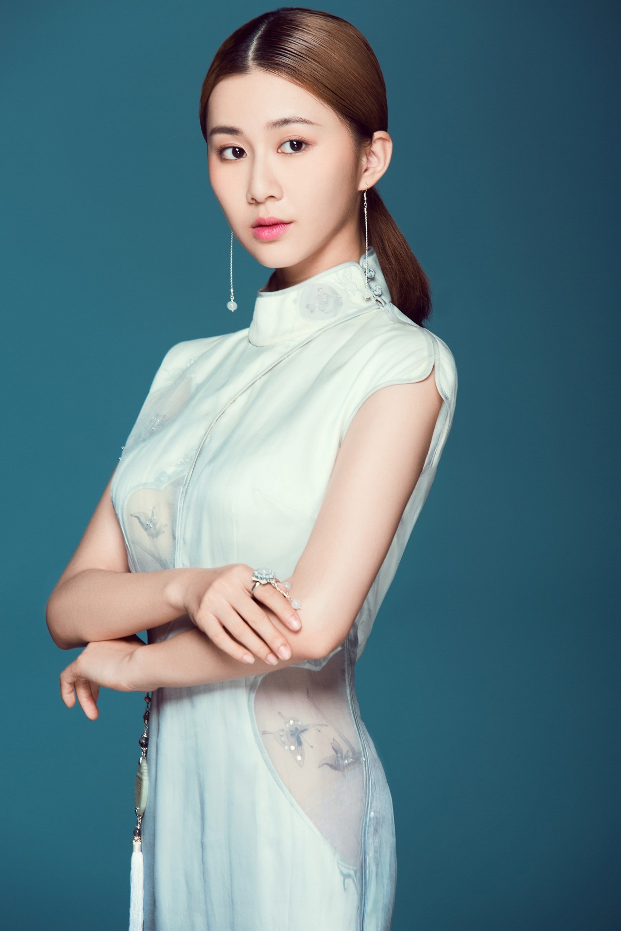 《微微》中的"小雨妖妖"摘掉标签,在这部剧用演技让人眼前一亮