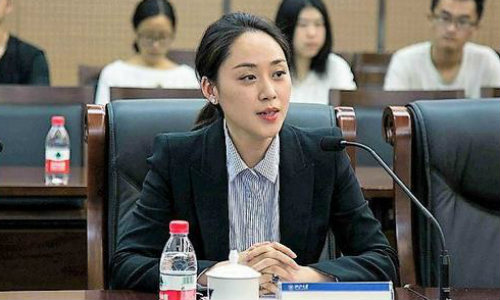 80后最美女富豪 第一桶金赚得百万 身价245亿 还给母校捐1亿