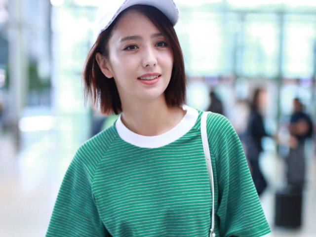 佟丽娅和戚薇撞衫,网友:两个人的风格各具特色