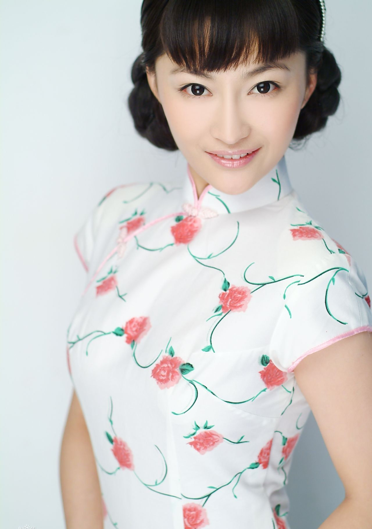 2011年7月,葛玟希与陶飞霏搭档主演了陈健执导的近代