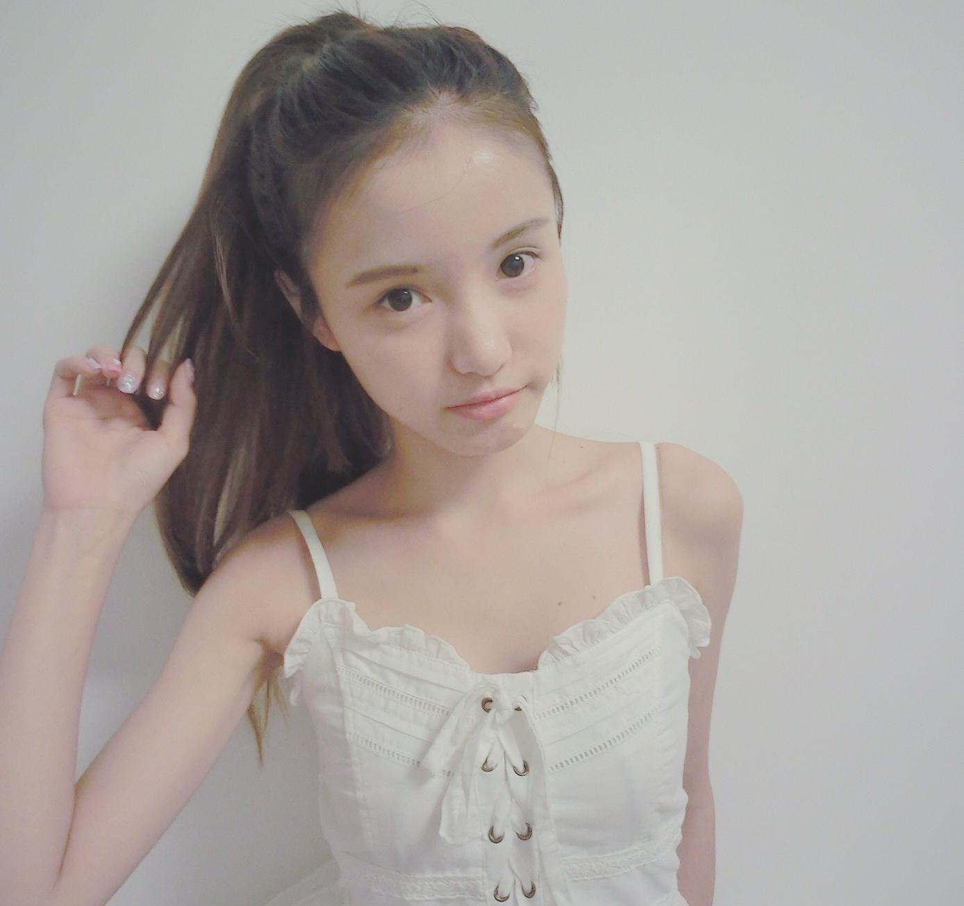 林小宅腿好美,让人挪不开视线,网友:真正的"漫画腿"!