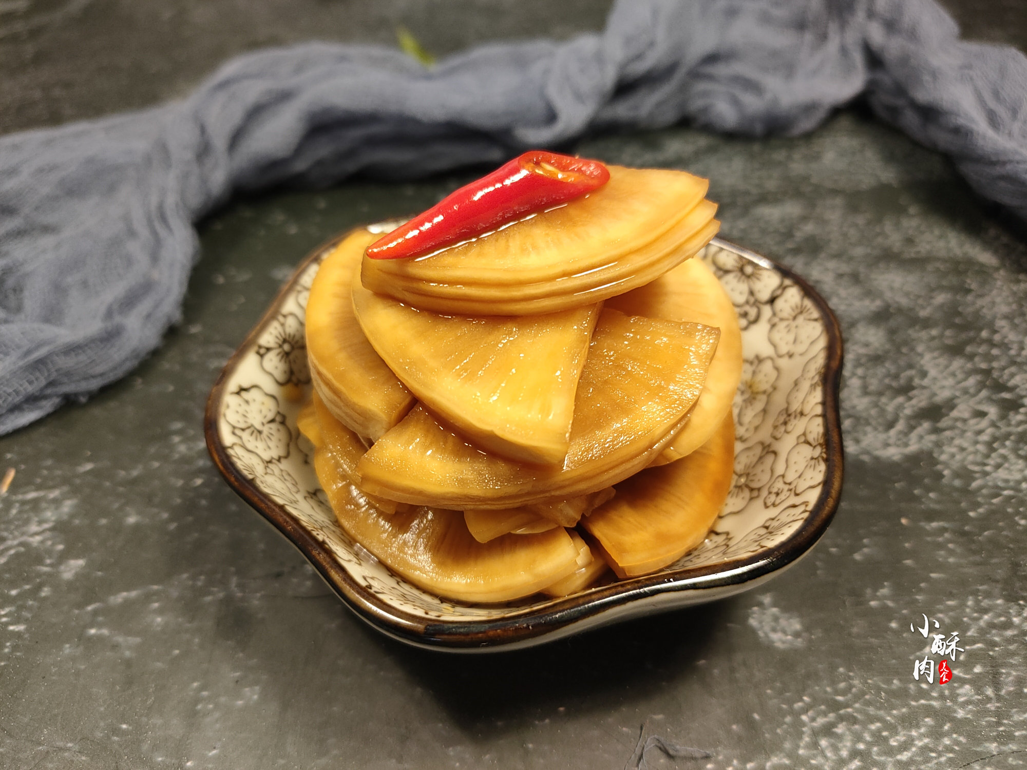 酒店里卖38元一份的脆皮腌萝卜,酸甜微辣嘎嘣脆,做法教给你