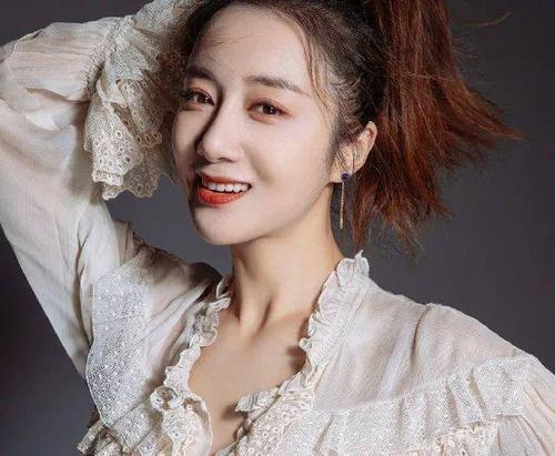 知否里面的朱曼娘,带家人外出旅游散心,网友:父母真年轻